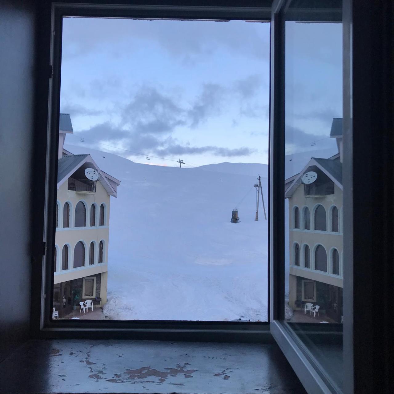 White Shino Hostel Gudauri Exteriör bild
